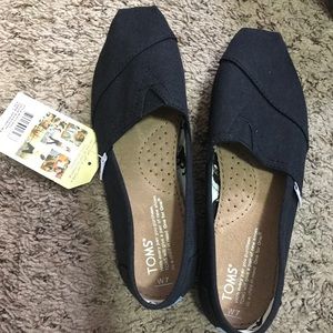 Brand new black canvas TOMS